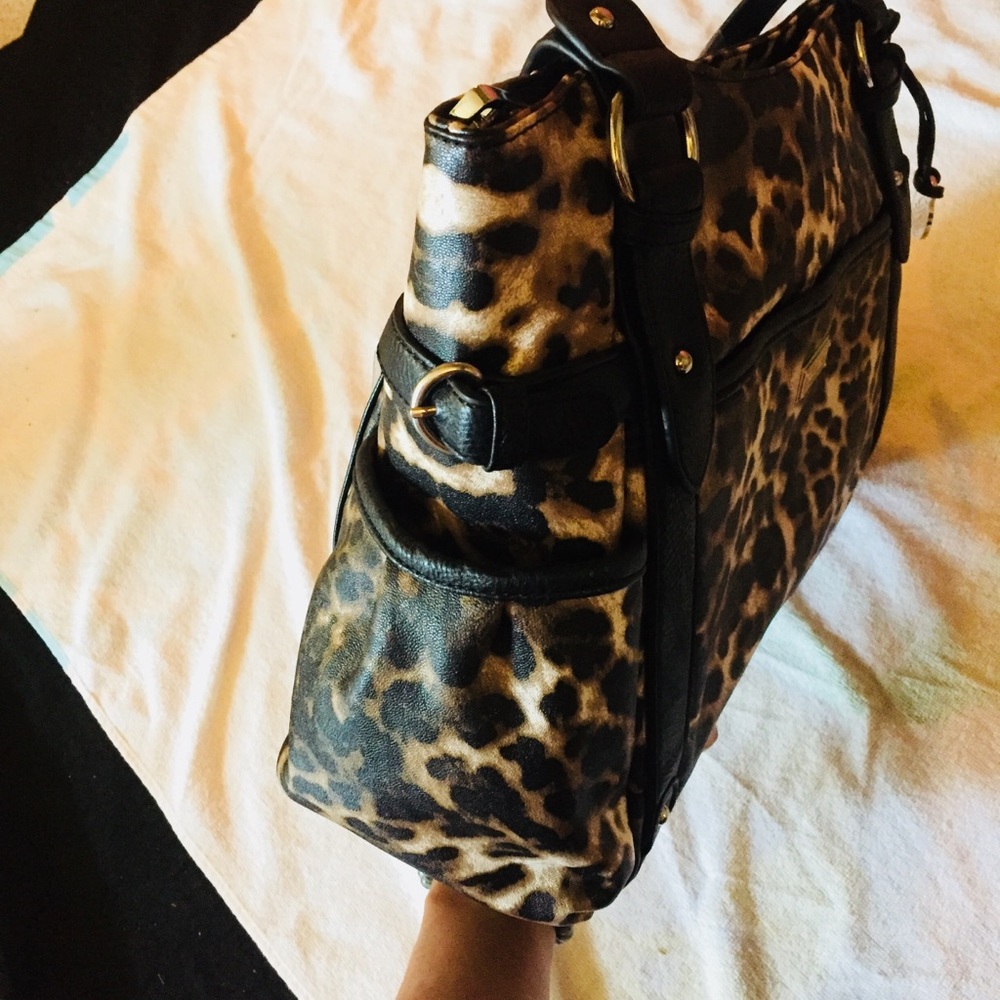 Leopard Print Tote With Zippered Back Pocket - image 3